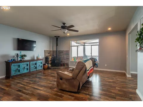 Living - 175 Doe Rd, Glide, OR 97443 photo 1 of 2