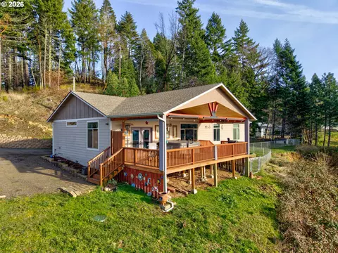 175 Doe Rd, Glide, OR 97443