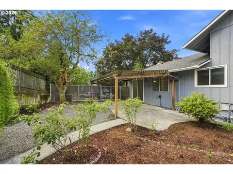 Exterior - 2500 SW 15th St, Gresham, OR 97080 photo 9 of 13