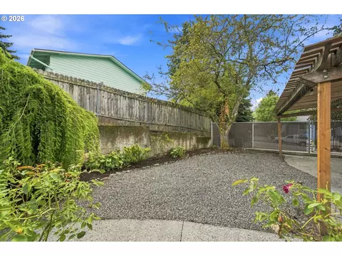 Exterior - 2500 SW 15th St, Gresham, OR 97080 photo 10 of 13