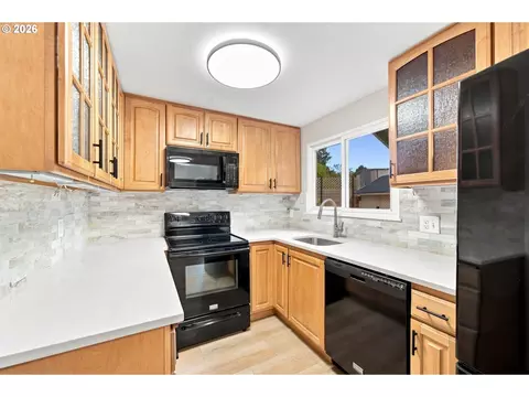 Kitchen - 2500 SW 15th St, Gresham, OR 97080 photo 2 of 5
