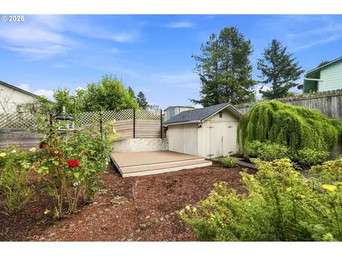 Exterior - 2500 SW 15th St, Gresham, OR 97080 photo 7 of 13