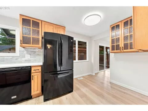 Kitchen - 2500 SW 15th St, Gresham, OR 97080 photo 5 of 5