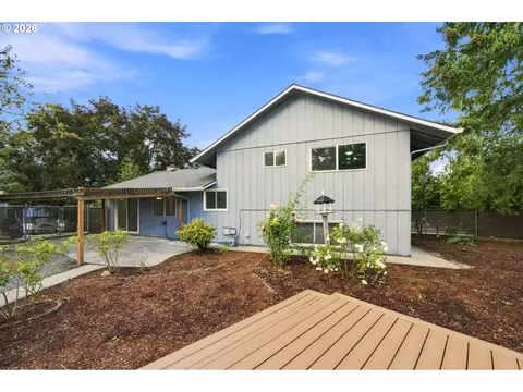 Exterior - 2500 SW 15th St, Gresham, OR 97080 photo 8 of 13
