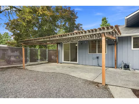 Exterior - 2500 SW 15th St, Gresham, OR 97080 photo 12 of 13