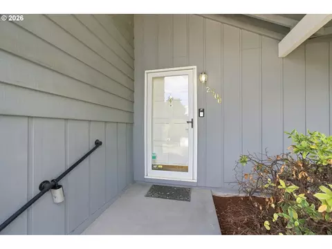 Entry Way - 2500 SW 15th St, Gresham, OR 97080 photo 1 of 2