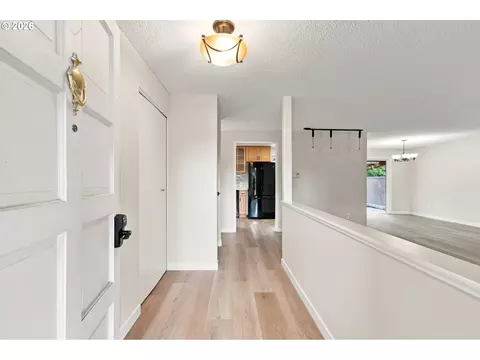 Entry Way - 2500 SW 15th St, Gresham, OR 97080 photo 2 of 2