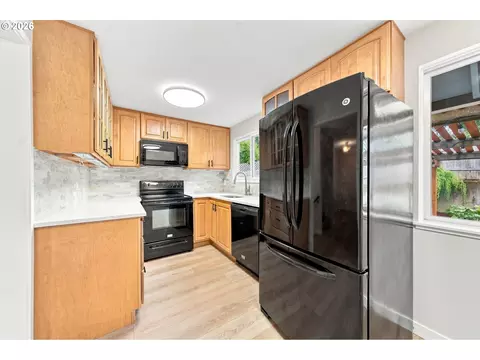 Kitchen - 2500 SW 15th St, Gresham, OR 97080 photo 1 of 5