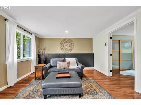 Living - 2897 Timberline Dr, Eugene, OR 97405 photo 2 of 4