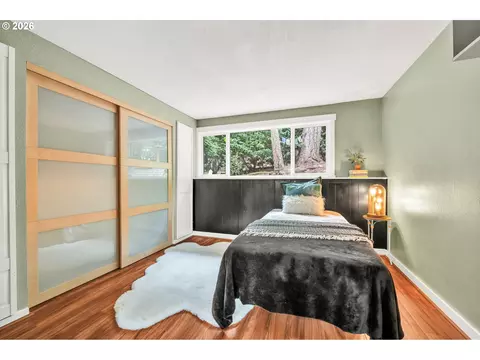 Bedroom - 2897 Timberline Dr, Eugene, OR 97405 photo 6 of 7