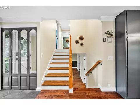 Entry Way - 2897 Timberline Dr, Eugene, OR 97405 photo 3 of 6