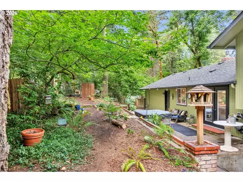 Exterior - 2897 Timberline Dr, Eugene, OR 97405 photo 6 of 8
