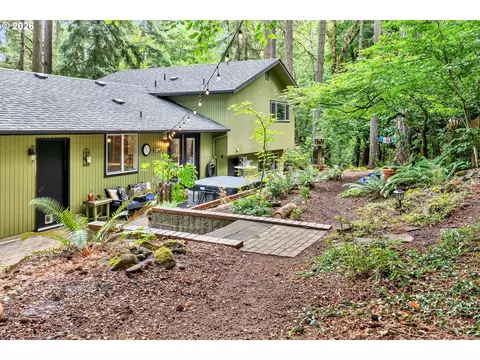 Exterior - 2897 Timberline Dr, Eugene, OR 97405 photo 4 of 8