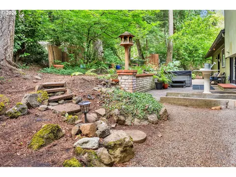 Exterior - 2897 Timberline Dr, Eugene, OR 97405 photo 7 of 8