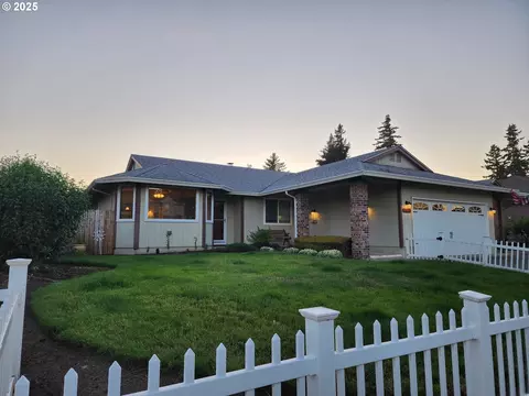 1527 NE Laurelwood Cir, Canby, OR 97013