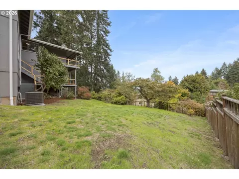 Exterior - 2355 Panorama Dr, Eugene, OR 97405 photo 8 of 9
