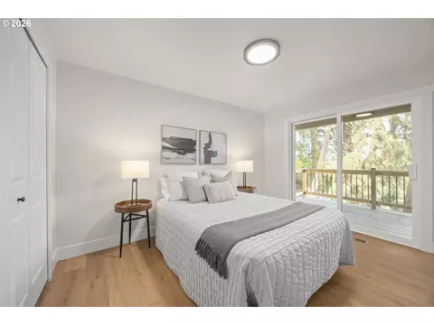 Bedroom - 2355 Panorama Dr, Eugene, OR 97405 photo 4 of 4