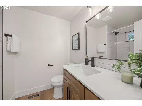 Bath - 2355 Panorama Dr, Eugene, OR 97405 photo 5 of 7