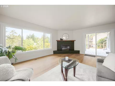 Living - 2355 Panorama Dr, Eugene, OR 97405 photo 7 of 10