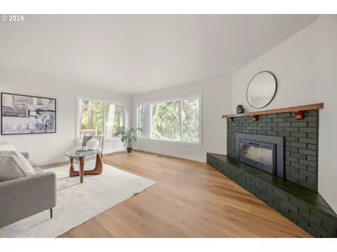 Living - 2355 Panorama Dr, Eugene, OR 97405 photo 5 of 10