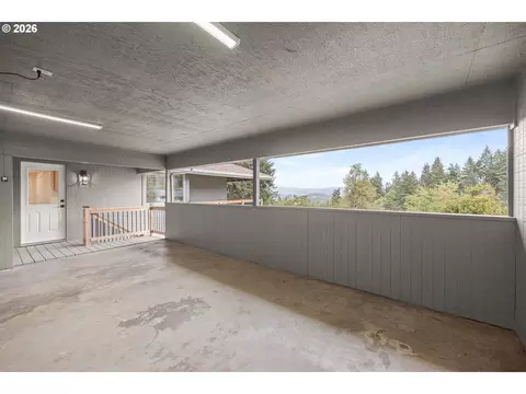Exterior - 2355 Panorama Dr, Eugene, OR 97405 photo 6 of 9