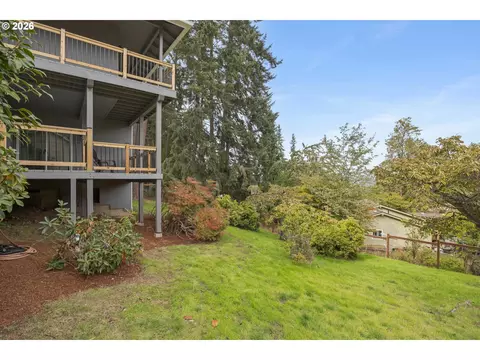 Exterior - 2355 Panorama Dr, Eugene, OR 97405 photo 9 of 9