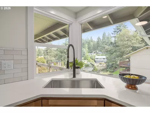 Kitchen - 2355 Panorama Dr, Eugene, OR 97405 photo 4 of 6