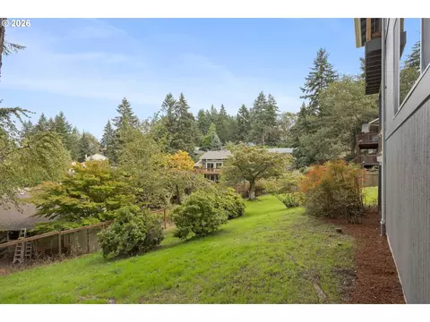 Exterior - 2355 Panorama Dr, Eugene, OR 97405 photo 7 of 9