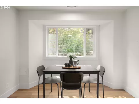 Dining - 2355 Panorama Dr, Eugene, OR 97405 photo 1 of 2