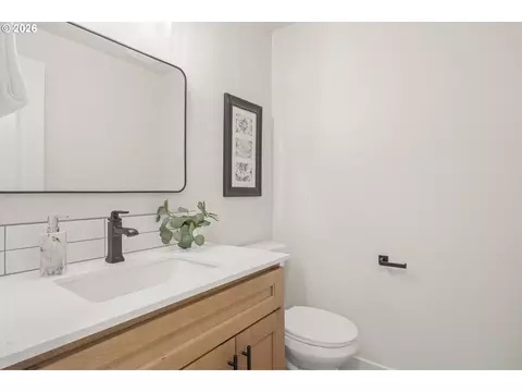 Bath - 2355 Panorama Dr, Eugene, OR 97405 photo 1 of 7