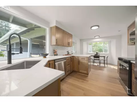 Kitchen - 2355 Panorama Dr, Eugene, OR 97405 photo 5 of 6