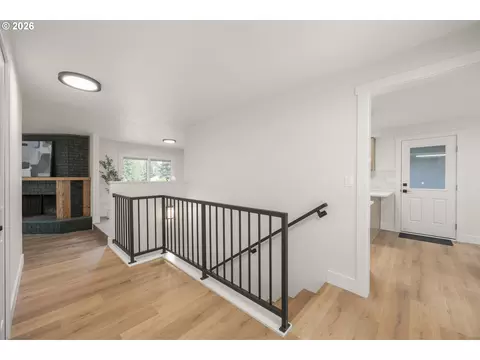 Entry Way - 2355 Panorama Dr, Eugene, OR 97405 photo 2 of 2