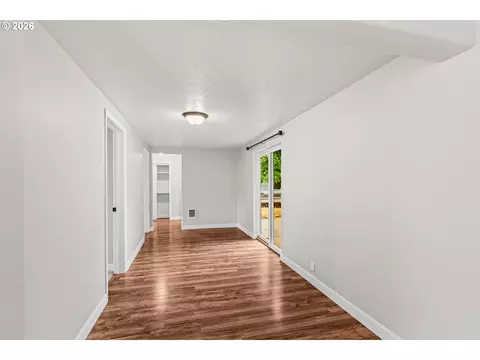 Living - 117 E B Ave, Drain, OR 97435 photo 5 of 6
