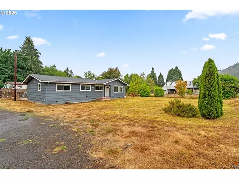 Exterior - 117 E B Ave, Drain, OR 97435 photo 2 of 4