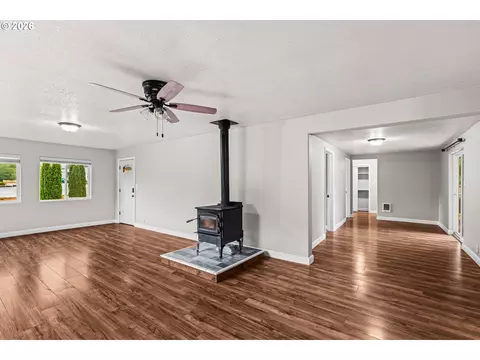 Living - 117 E B Ave, Drain, OR 97435 photo 6 of 6