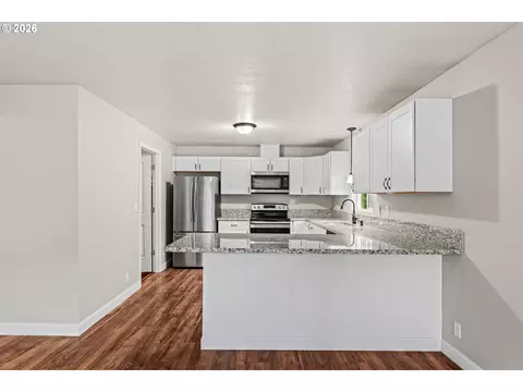 Kitchen - 117 E B Ave, Drain, OR 97435 photo 4 of 5