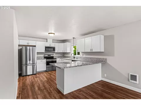 Kitchen - 117 E B Ave, Drain, OR 97435 photo 1 of 5