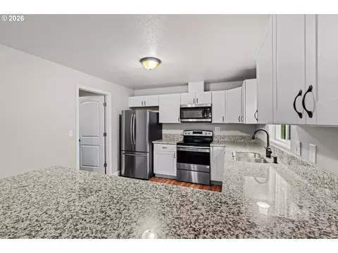 Kitchen - 117 E B Ave, Drain, OR 97435 photo 2 of 5