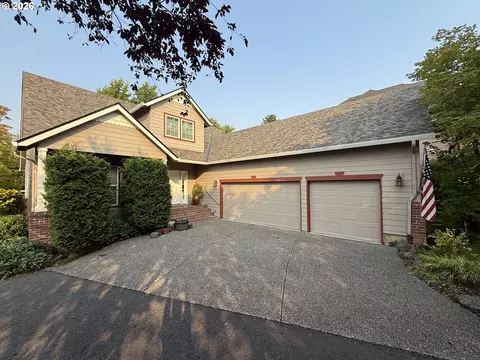 10898 SE Happy Valley Dr, Happy Valley, OR 97086