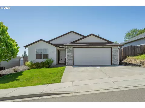 601 SE Rose Ridge Dr, Winston, OR 97496