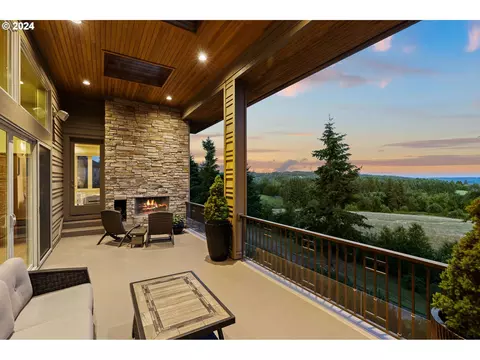 18218 Meadowlark Ln, Lake Oswego, OR 97034