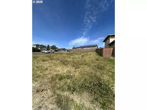 1001 E 9th St, Lafayette, OR 97127 photo 2