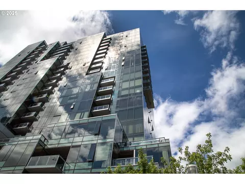 841 S Gaines St #802, Portland, OR 97239