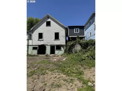 63776 Ellen St, Coos Bay, OR 97420
