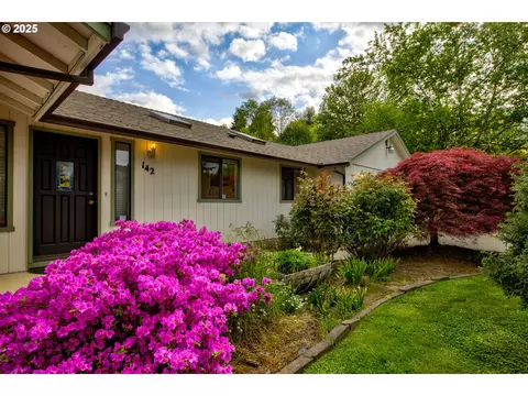 142 Quincetree Ct, Roseburg, OR 97471