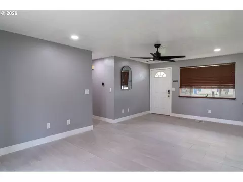 935 E Gladys Ave, Hermiston, OR 97838 photo 4