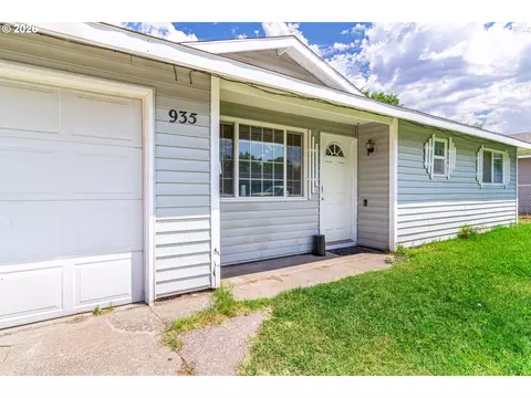 935 E Gladys Ave, Hermiston, OR 97838 photo 3