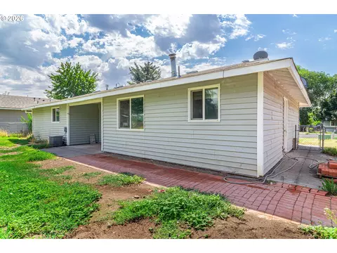 935 E Gladys Ave, Hermiston, OR 97838 photo 17