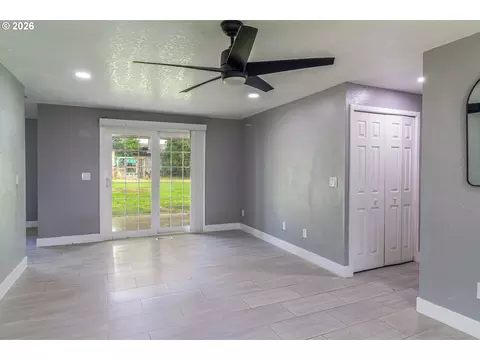 935 E Gladys Ave, Hermiston, OR 97838 photo 5