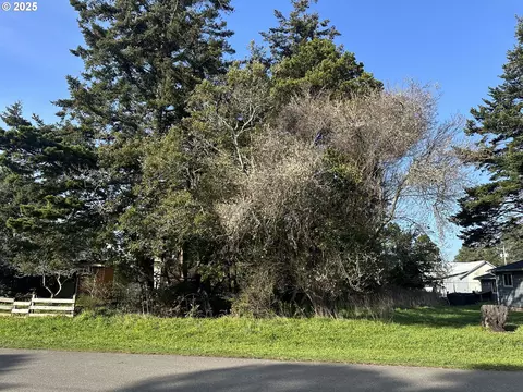 13 Th St, Port Orford, OR 97465